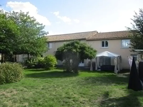 Maison 12 pièces 249 m² à vendre à Ceaux-En-Couhe (86700)