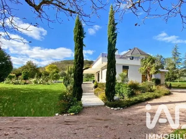 Maison 6 pièces 300 m²