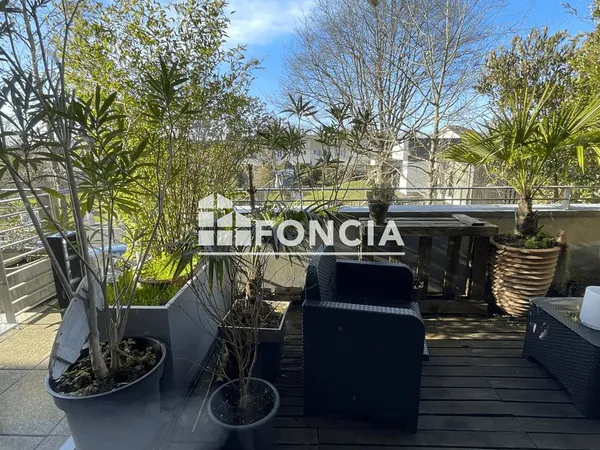SAINT-JOSEPH DE PORTERIE : Appartement T4 Duplex traversant avec terrasse, balcon et stationnement c