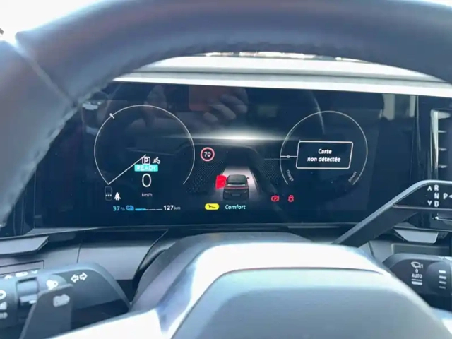 Renault Megane e-tech 220 ch autonomie confort ac7 — photo 17