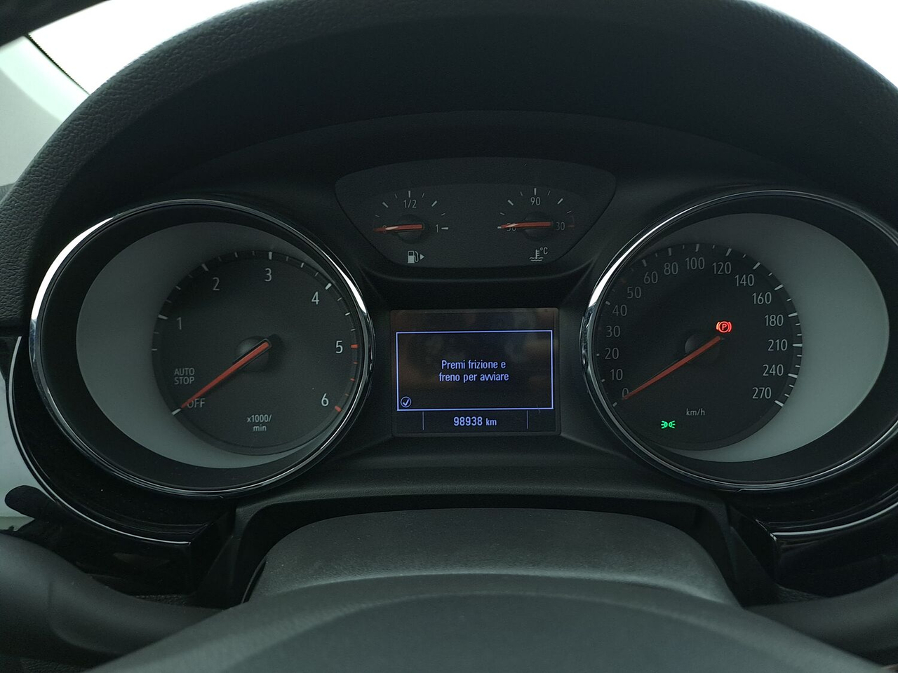 Opel Astra Sports Tourer — photo 10