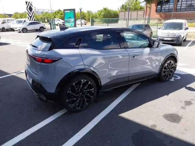Renault Megane e-tech 220 ch autonomie confort — photo 17