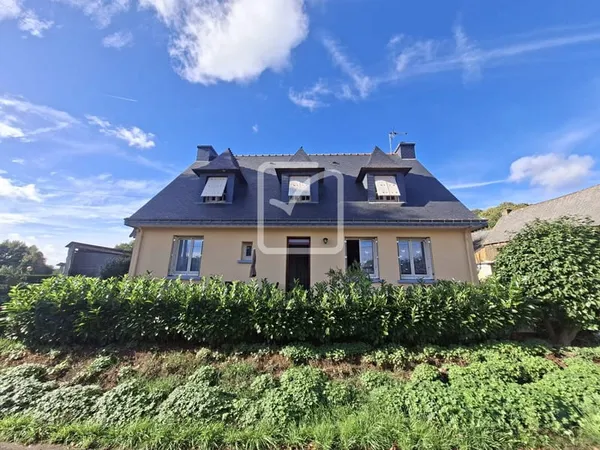 Corps de Ferme et sa maison individuelle de 5 chambres GUILL