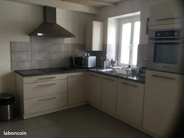 A louer petite maison meublée