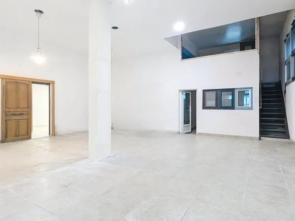 espace commercial de 170 m2 & dépendances