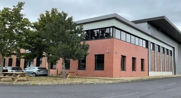 Local d'activité 680 m²