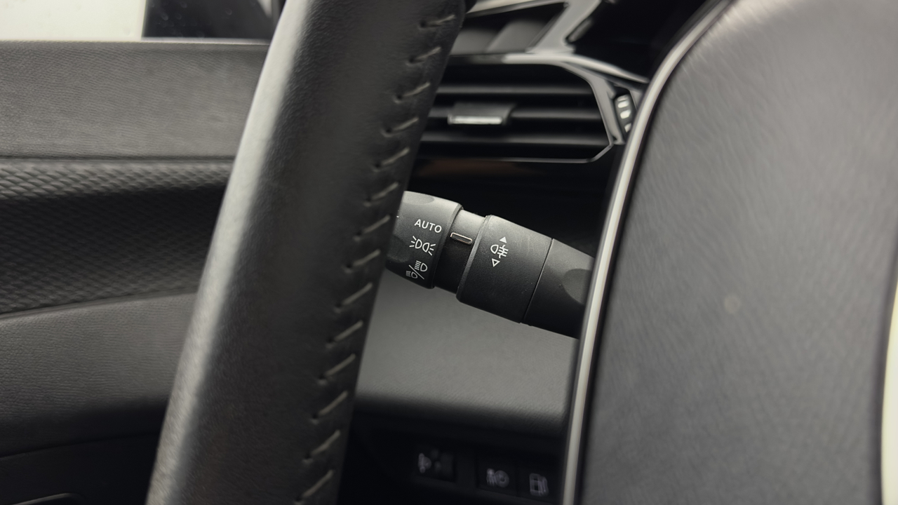 Peugeot 308 SW PHEV 180 e-EAT8 — photo 14
