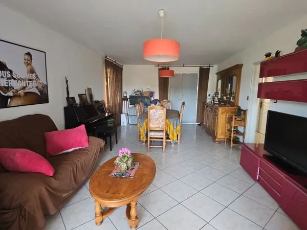 Hyères, chambre en colocation dans villa