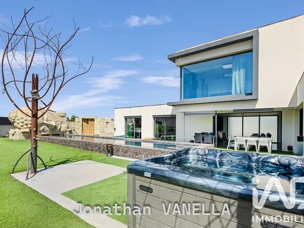 Maison 5 pièces 235 m²