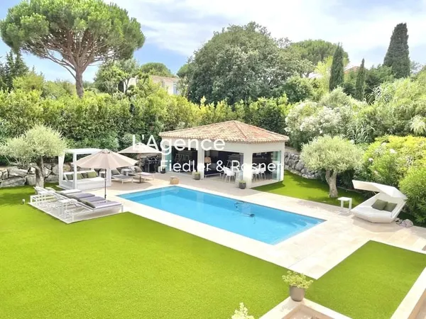 REF 231 : VILLA - SAINT TROPEZ - CENTRE A PIED