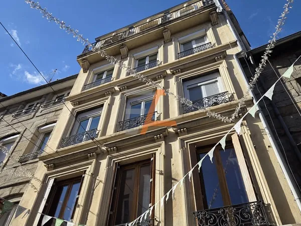 Appartement F3 rénové 74 m2 Hyper centre