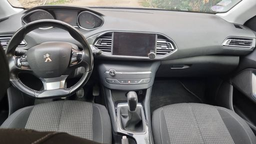 Peugeot 308 1.2 PureTech 110 - Allure – 2018 – 112497 km – Essence – Boîte Manuelle — photo 36