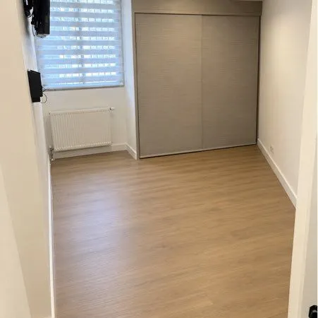 BUREAU / ESPACE PROFESSIONNEL À LOUER - 16 m²