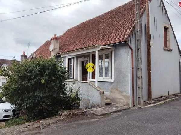 Jolie maison village avec commerces