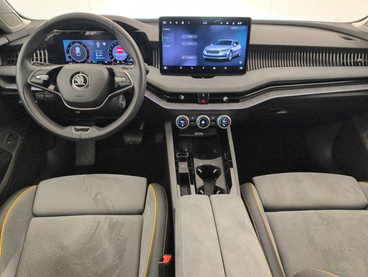 Skoda Superb Combi — photo 13