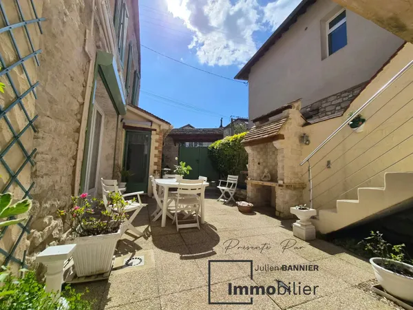 Maule hypercentre – Maison 112 m², 3 chambres, terrasse, dépendance à aménager et cave
