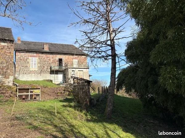 Maison à rénover et grange