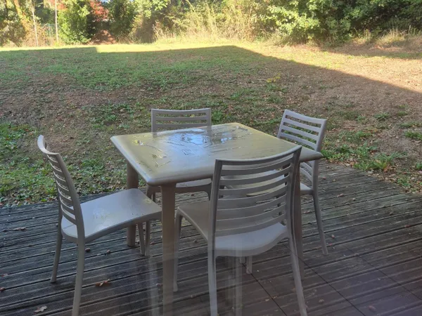Appartement 2 pièces meublé équipé rez de jardin, dans un domaine verdoyant