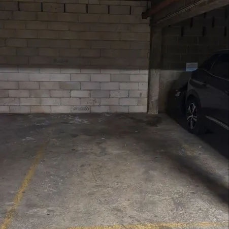 Place parking voiture scoot 11e