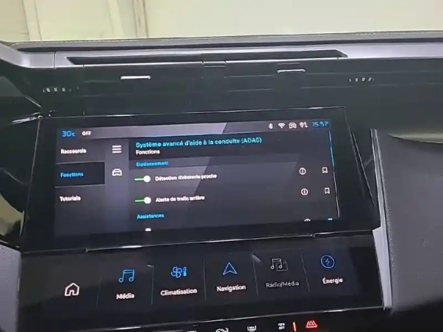 Peugeot 408 phev 225 e-eat8 — photo 24