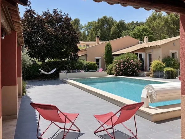 Villa Provençale Piscine et Dépendances sur 2.500m2 - proche