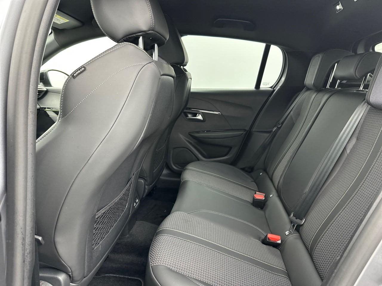 Peugeot 208 puretech 100 s&s eat8 gt — photo 12