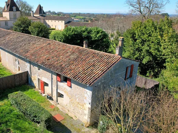 Maison de caractère => 152 m2 / 6 pièces + terrain de 300 m2