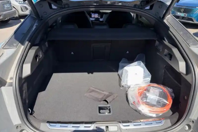 Peugeot 408 plug-in hybrid 225 ch e-dcs7 — photo 9