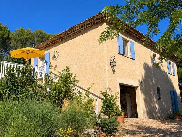 Charmante bastide provençale et gîte