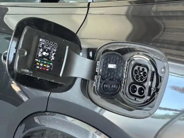 Mercedes Glc 300 e  hybrid eq 4matic am — photo 40