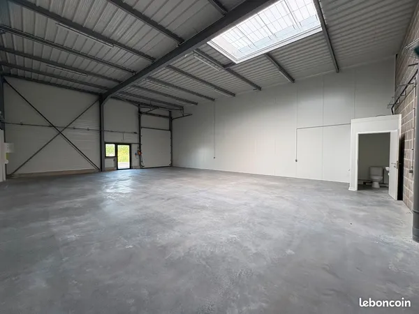Local d'activité / entrepôt 159 m² (2 loyers offerts)
