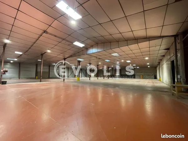 Local industriel 2 820 m²