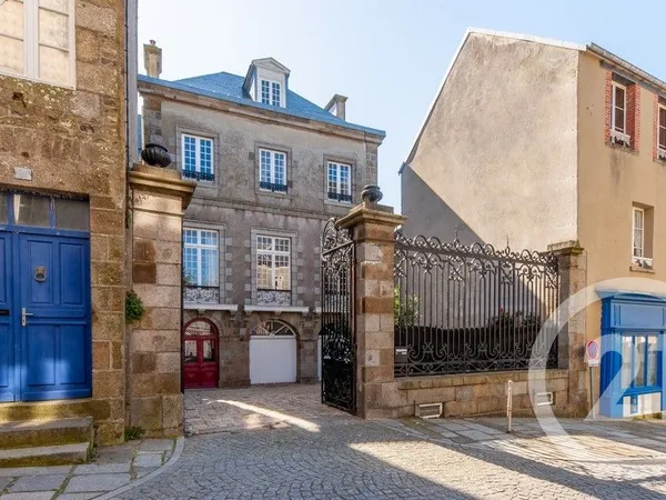 Maison 16 pièces 747 m²