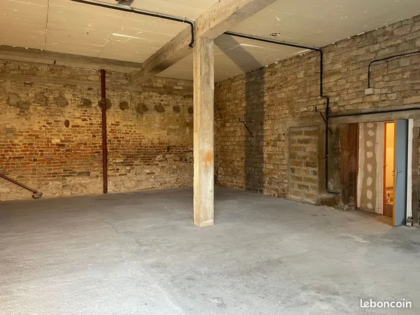 Atelier/Garage/ locale professionnel 140m²
