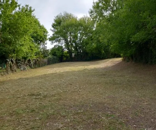 Terrain de 1300m2 viabilisé plus vieille maison