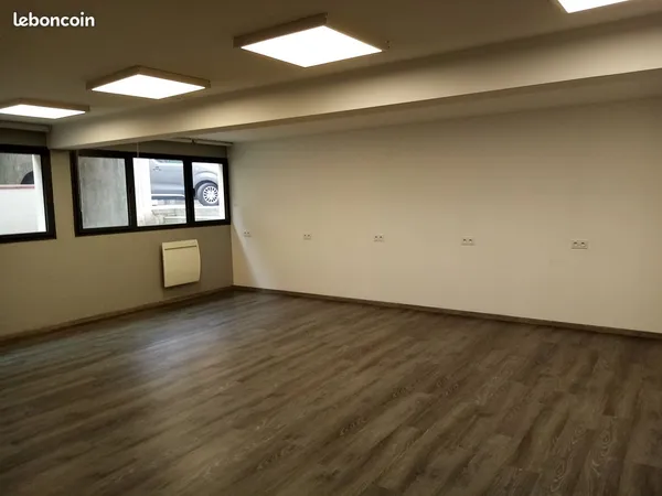 LOCAL BUREAU 41 m² A LOUER