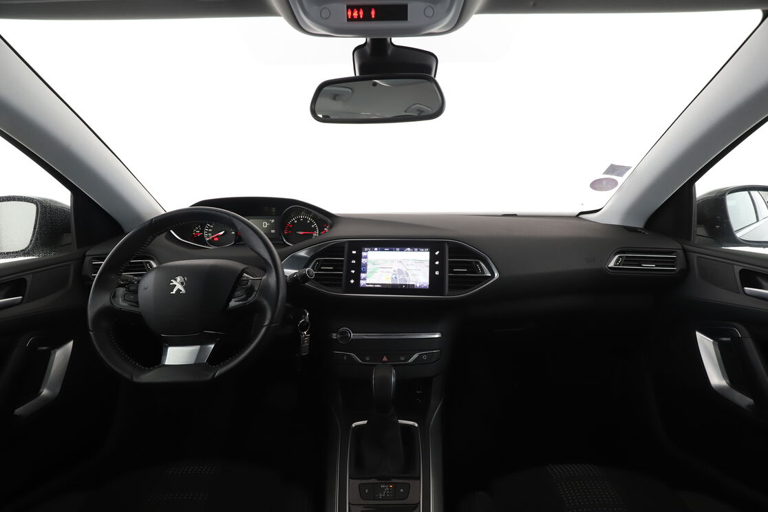 Peugeot 308 1.2 PureTech Allure EAT6 — photo 11