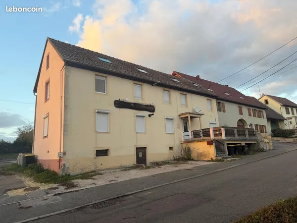 A VENDRE-ENSEMBLE IMMOBILIER DE 190 m2-VANDONCOURT(25)