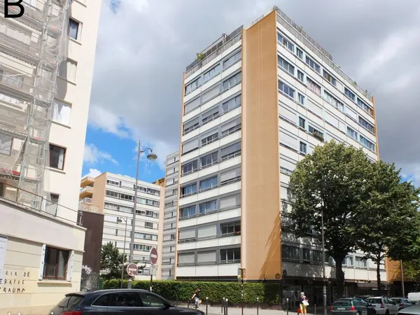STUDIO 18 m² - PARIS 20e - RUE DE VITRUVE - 175 000
