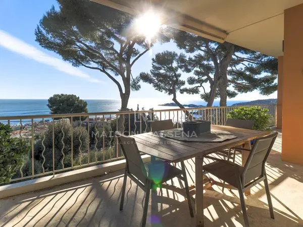 Vue mer exceptionnelle, dernier étage avec toit-terrasse