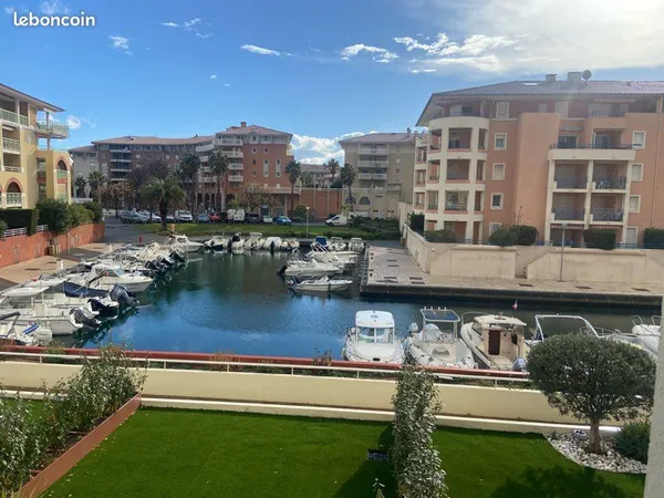Rare Port Frejus