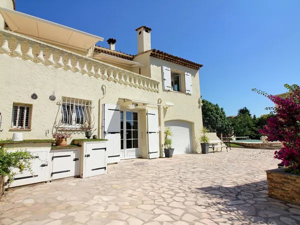 Villa composée de 2 appartements