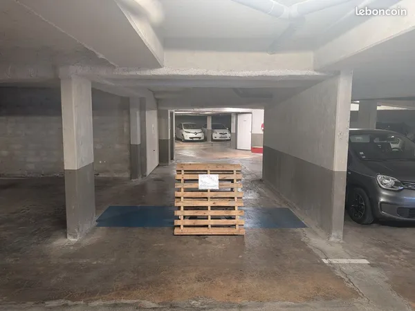 Place parking XL le luc