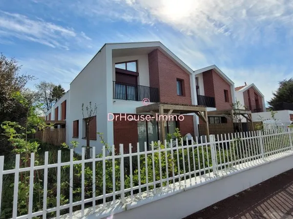 MAISON DUPLEX MITOYENNE T4/83M 2-JARDIN AVEC BALCON, TERRASSE, PERGOLA, 2 PARKINGS