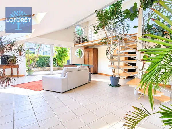 Maison 8 pièces 230 m²