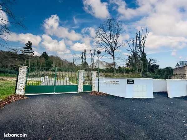 Terrain 700 m² BAZOCHES SUR GUYONNE