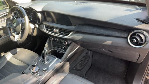 Alfa Romeo Stelvio 2.0 T4 MAir 200 Q4 AT 8 - Super – 2019 – 65070 km – Essence – Boîte Automatique — photo 19