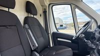 Peugeot Boxer 335 L3H3 2.2 BlueHDi S&S 140ch Asphalt — photo 10