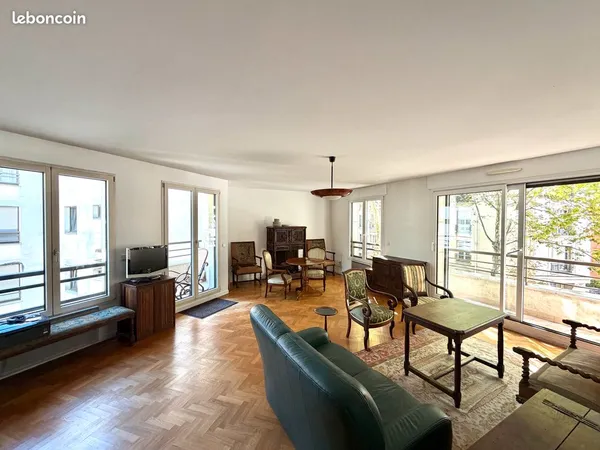 Appartement T4 Paris 15ème avec balcon et terrasse