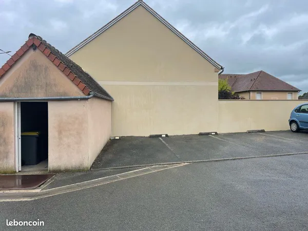 Parking/Box/Aire de Stationnement 13m2